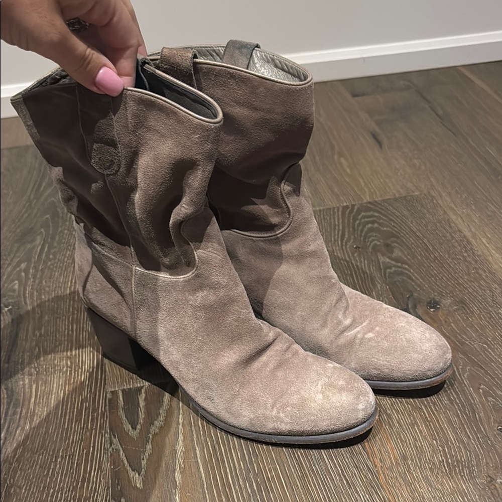 Rocco P. Stylish Women's Suede Boots